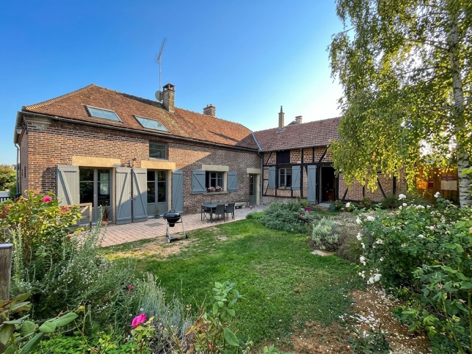 Maison 7 pièces 239 m² · à Feuges · 239 m² · 285 000 €